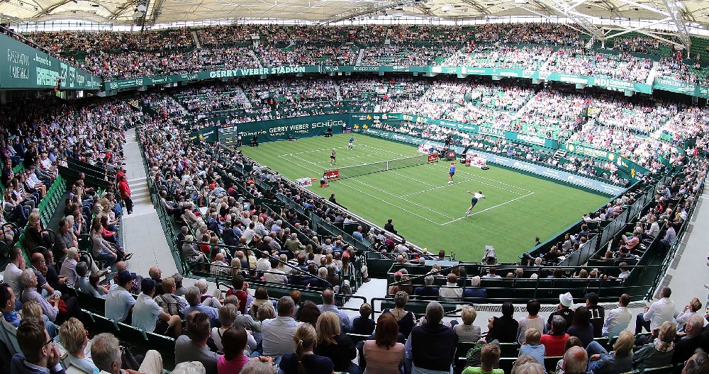 halle abierto en pista de hierba