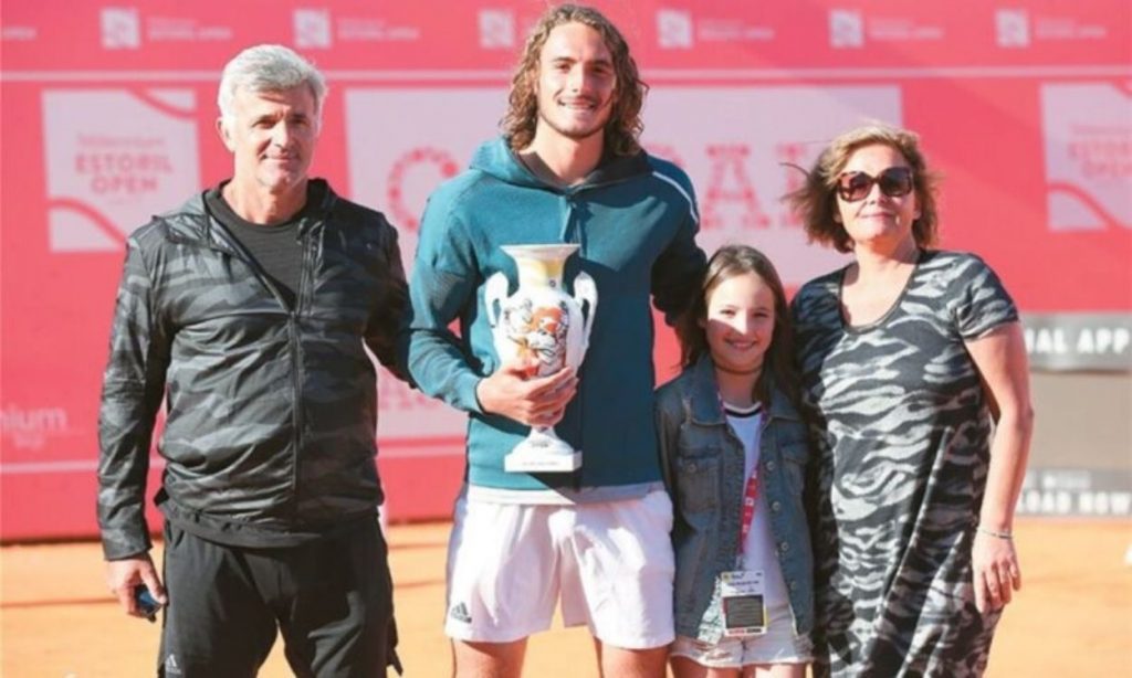 Stefanos Tsitsipas con su hermano petros