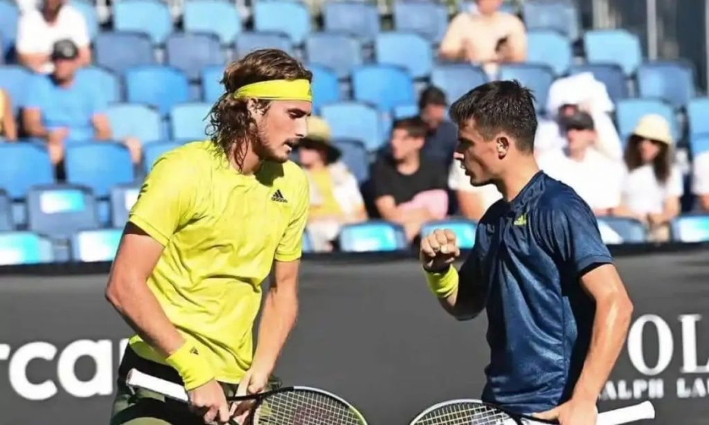 Stefanos Tsitsipas con su hermano petros